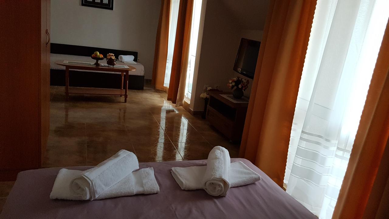 Tashevi Apartments 帕莫瑞 外观 照片