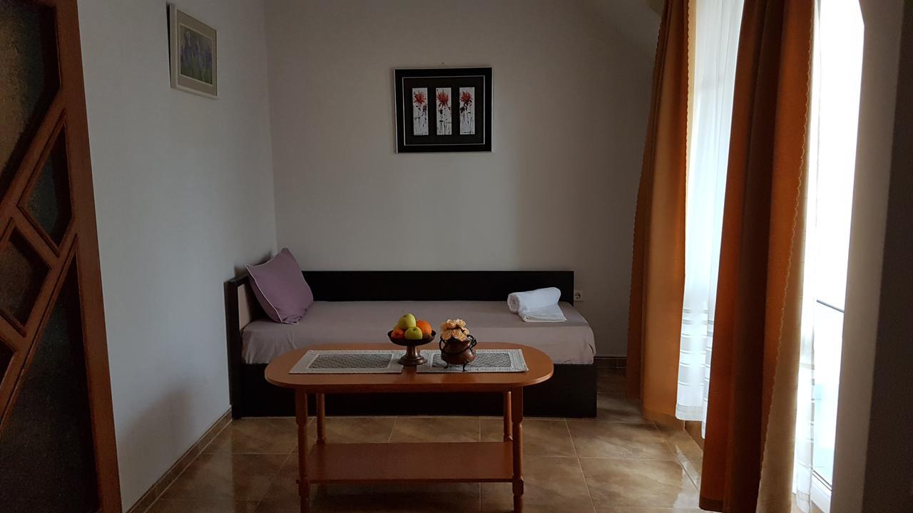 Tashevi Apartments 帕莫瑞 外观 照片