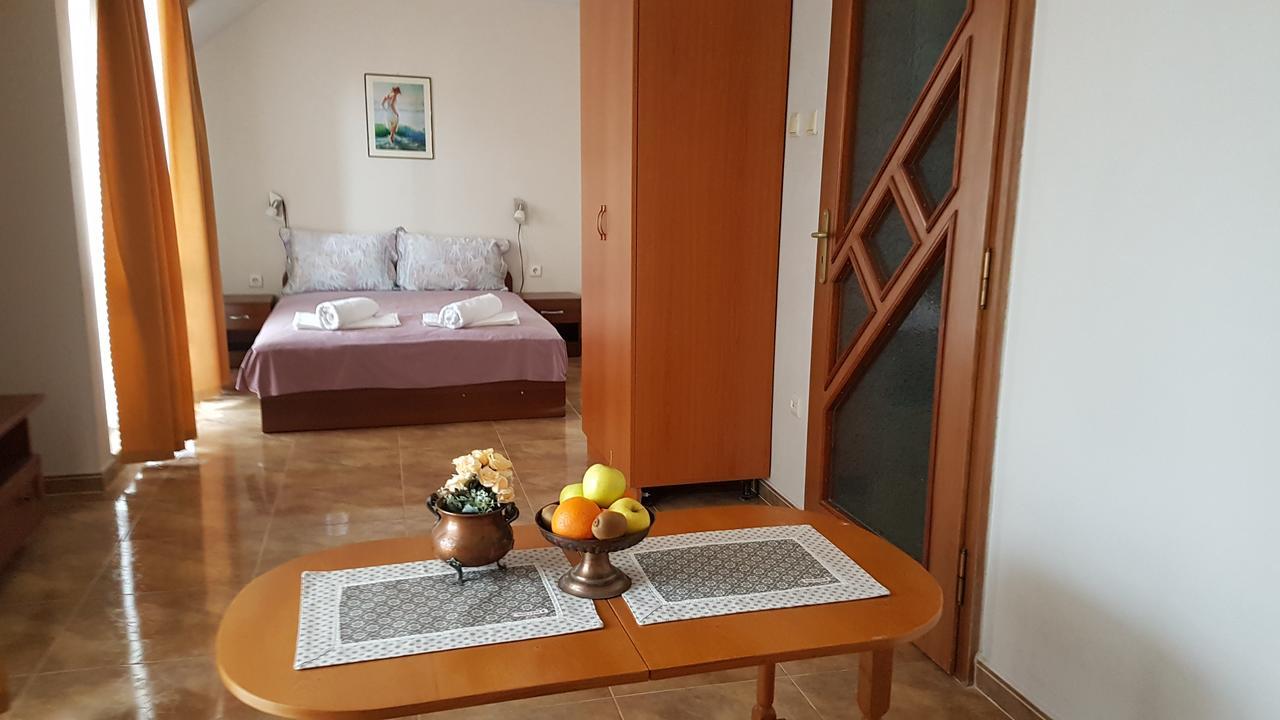 Tashevi Apartments 帕莫瑞 外观 照片