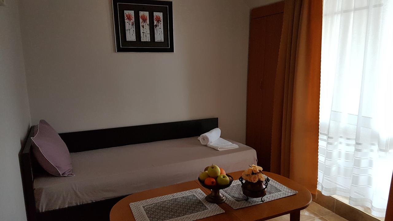 Tashevi Apartments 帕莫瑞 外观 照片